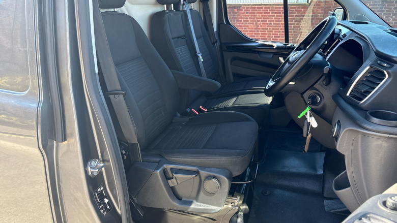 Ford Transit Custom 320 L1 Diesel Fwd 2.0 EcoBlue 170ps Low Roof Limited Van Auto